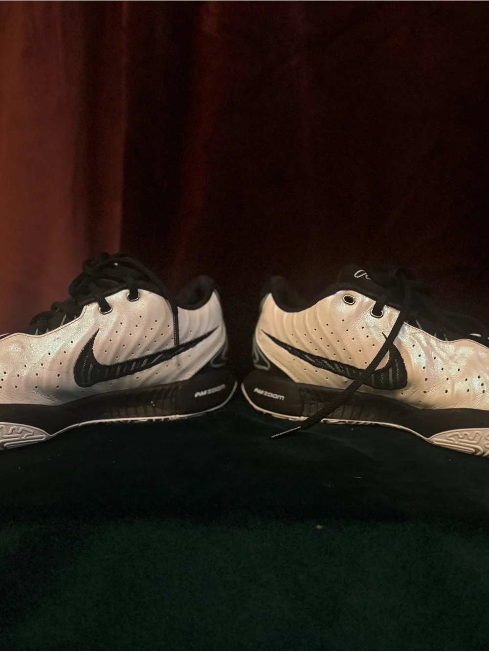 Nike White & Black Men’s Low-Top Zoom Tennis Sneakers